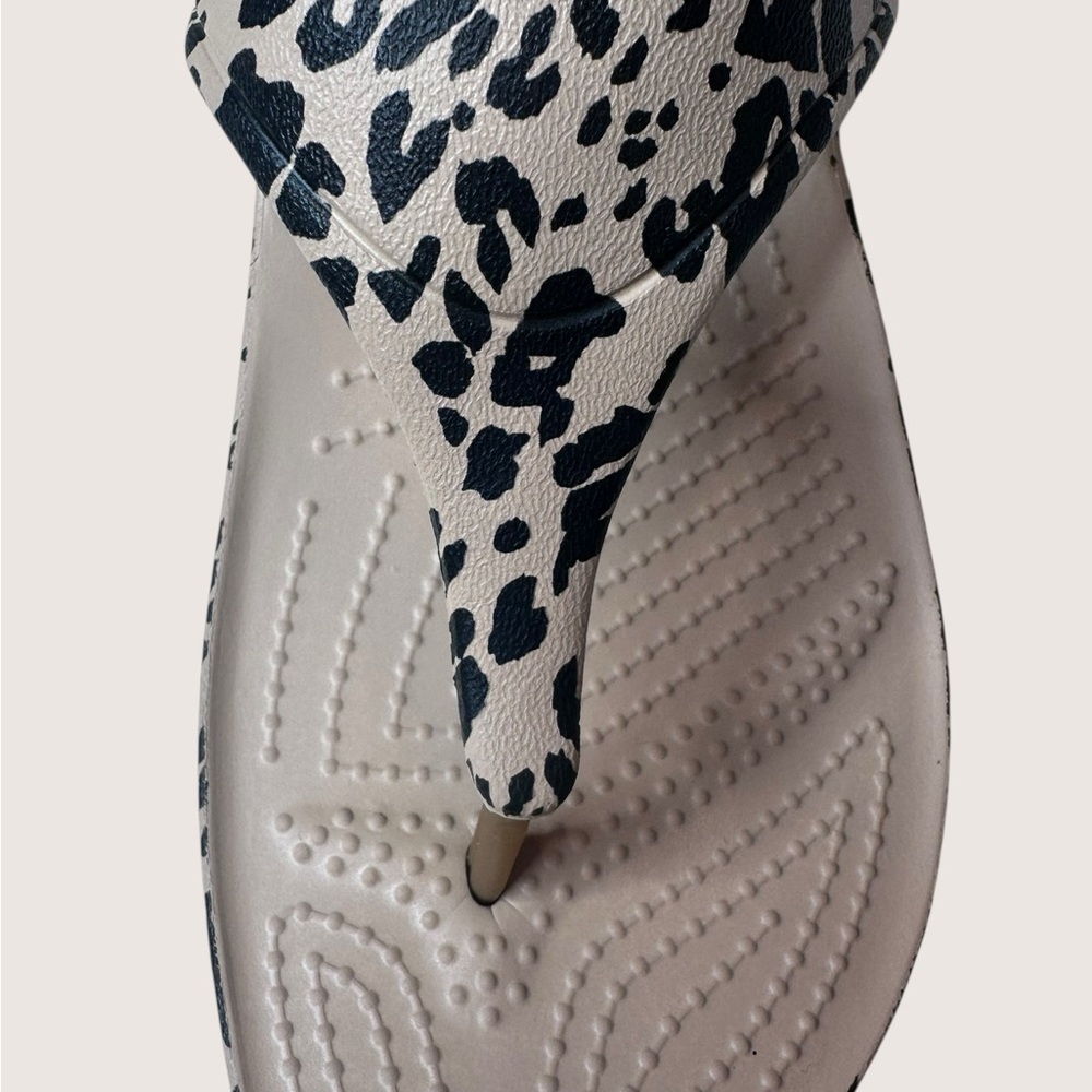 Crocs Sandals Women Sz 9 Leopard Kadee II Flip Flop Comfort Walking Animal Print - Picture 17 of 17